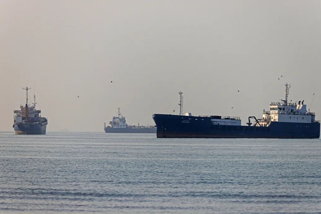 Lassulni fog a világgazdasági növekedés a Fitch szerint Irán miatt