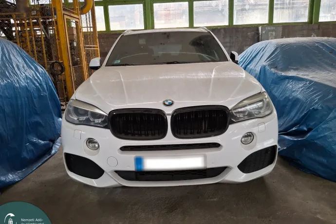 Lefoglalt egy nagy BMW-t a NAV, majd átpasszolta a rendőrségnek