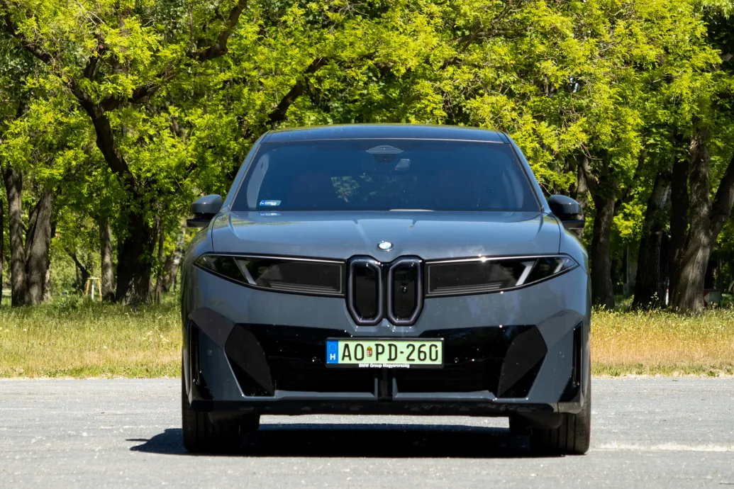 Az elektromos BMW, ami már úgy használható, mint egy benzine