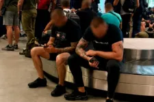 Nagy feltűnést keltett 87 szerb férfi a montenegrói EU-csúcs előtt, hamar visszafordították őket a reptérről