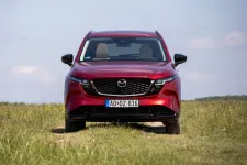 Megnőtt és hadat üzent a gomboknak az új Mazda CX-5