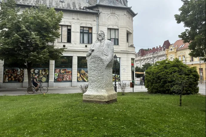 „Csak azért, mert fideszes?” – nem győzte meg a vásárhelyieket, hogy a Rapcsák-szobrot a kommunista diktatúra múzeumába rakják