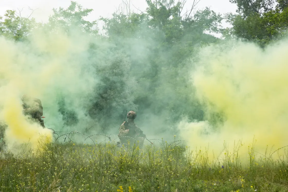 360 kilométert vezettünk, hogy képriportban számoljunk be negyed óra puffogtatásról