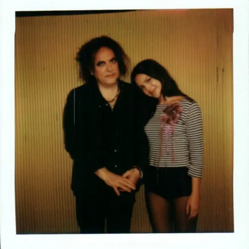 Olivia Rodrigo kimaxolta a The Cure iránti rajongását, élőben leplezte le a duettjét Robert Smithszel