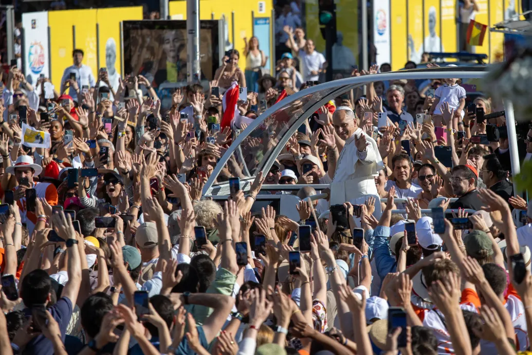Milliós tömeg hallgatta Madridban XIV. Leó pápa miséjét