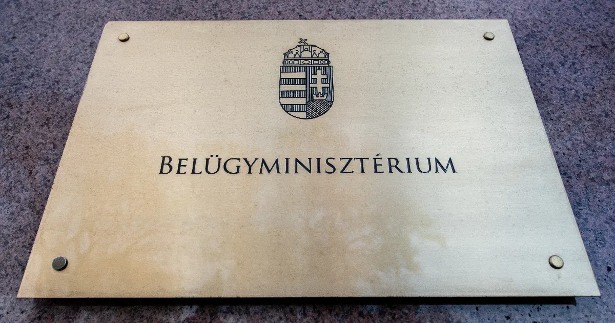 Politikai Menekültjogok Felülvizsgálata: Lengyel Politikusok Ügyei Magyarországon Politikai Menekültjogok Felülvizsgálata: Lengyel Politikusok Ügyei Magyarországon