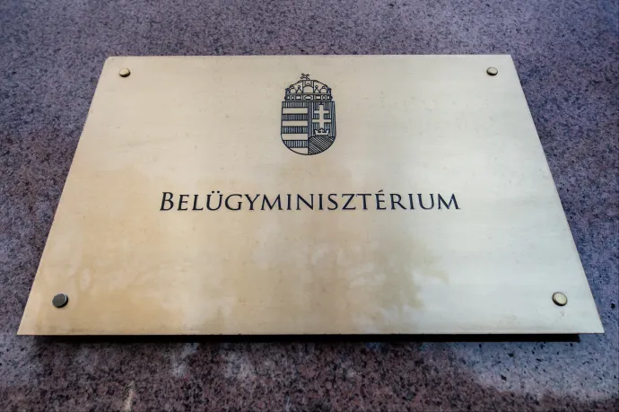 A Belügyminisztérium már vizsgálja azok ügyét, akik az Orbán-kormánytól kaptak politikai menedékjogot