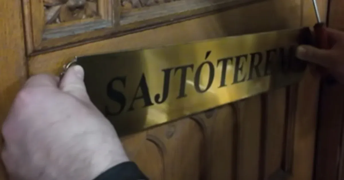 Újra a főemeleten a Sajtóterem az Országházban