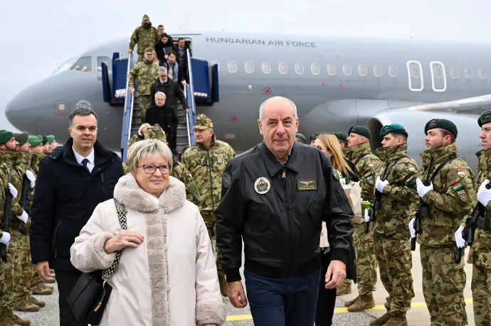 Sulyok Tamás szeretett volna ugyanazokkal a pilótákkal repülni, amikor a honvédségi géppel utazott