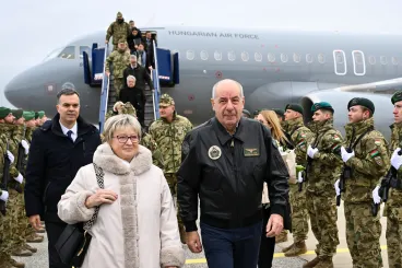Sulyok Tamás szeretett volna ugyanazokkal a pilótákkal repülni, amikor a honvédségi géppel utazott