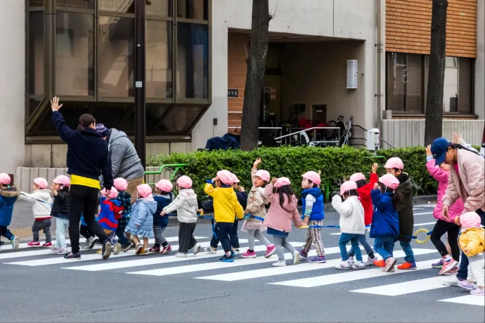 Történelmet ír egy japán polgármester azzal, hogy szülési szabadságra megy