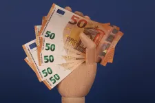 Olyan erős a forint, hogy bezsákolnak devizából a magyarok
