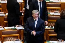 Kapitány István Maseratival jár, van egy hatalmas nyaralója Malagában, és több mint hatmilliárd forintnyi befektetése
