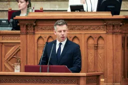 Magyar Péter a Szuverenitásvédelmi Hivatal megszüntetéséről beszélt napirend előtt a Parlamentben