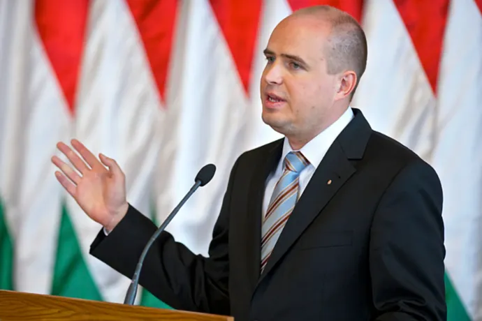 Ruff Bálint javaslatára felmentik a Kormányzati Ellenőrzési Hivatal elnökét