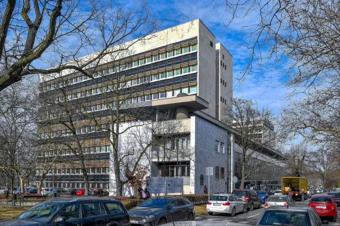 Kigyulladt egy transzformátorszekrény a Debreceni Egyetemen, egy dolgozó súlyos égési sérüléseket szenvedett