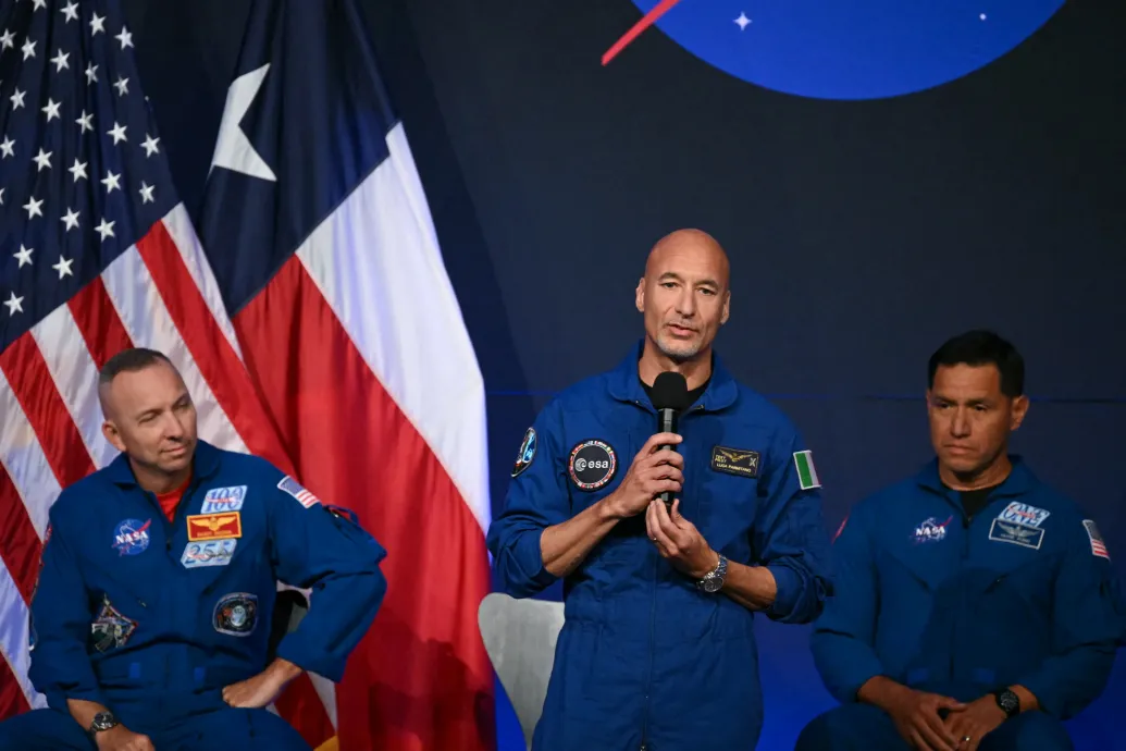 Olasz űrhajós lesz a pilótája a NASA új Artemis-mi