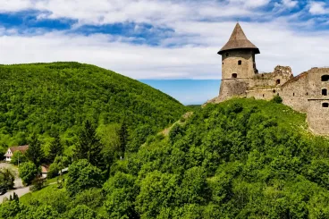 A hónap legkáprázatosabb birtoka a Somoskői vár alatt rejtőzik