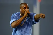 Pert indítottak Kanye West ellen, egy modell azt mondja: fojtogatta klipforgatás közben