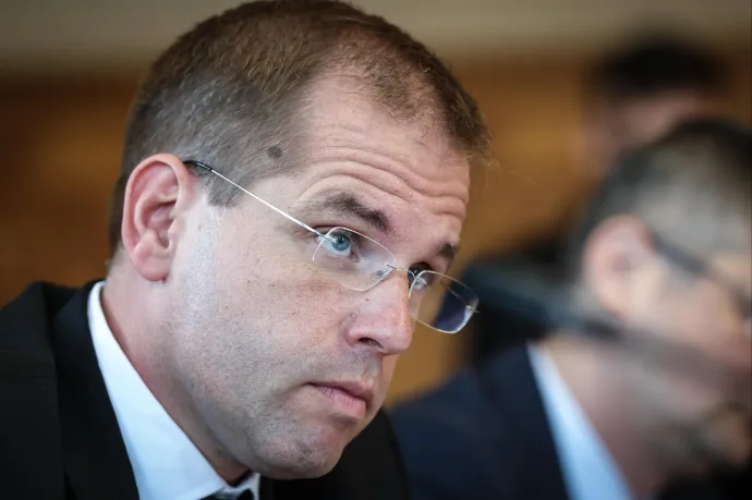 Az uniós pénzek miatt rendkívüli parlamenti ülést kezdeményezett Ruff Bálint