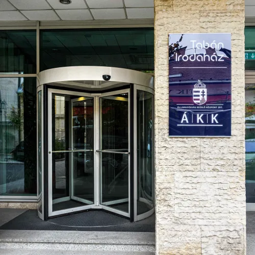Gyors ütemben használja ki a spórolási lehetőséget az állampapíroknál a kormányzat