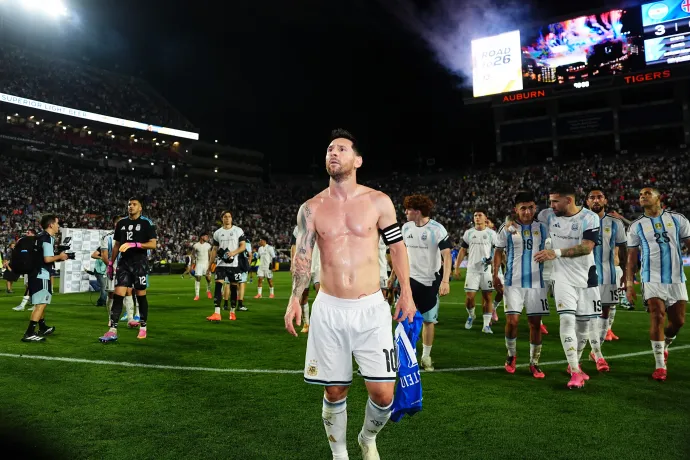 Lionel Messi az Argentína–Izland felkészülési meccs végén, az alabamai Auburn stadionjában, 2026. június 9-én – Fotó: Gustavo Pagano / Getty Images