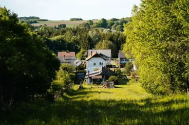 Nyugodtabb életet keresnek, de a várostól sem szakadnának el