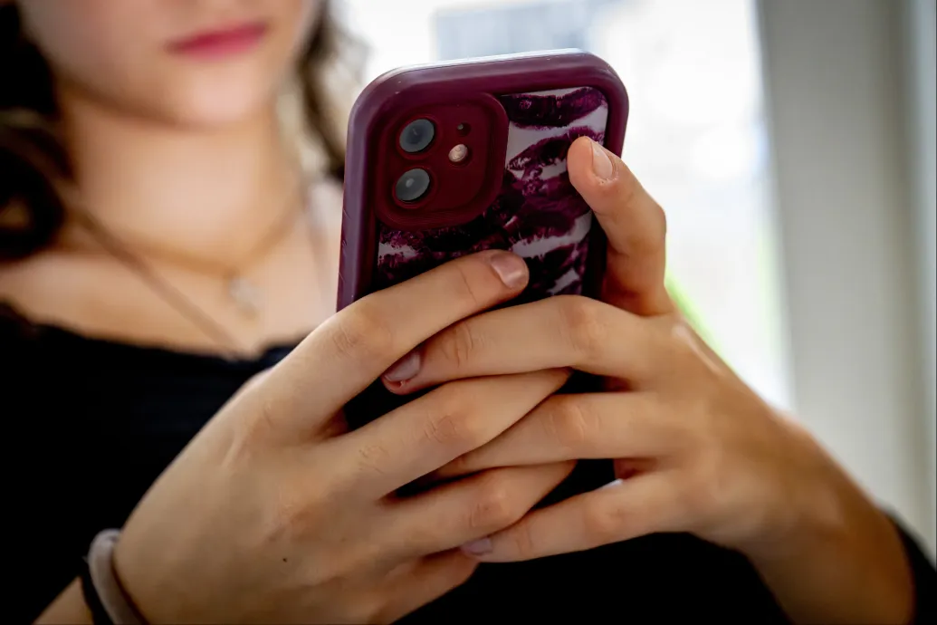Kódszavakkal beszélgetnek pedofilok kiskorúak TikTok-videóinál