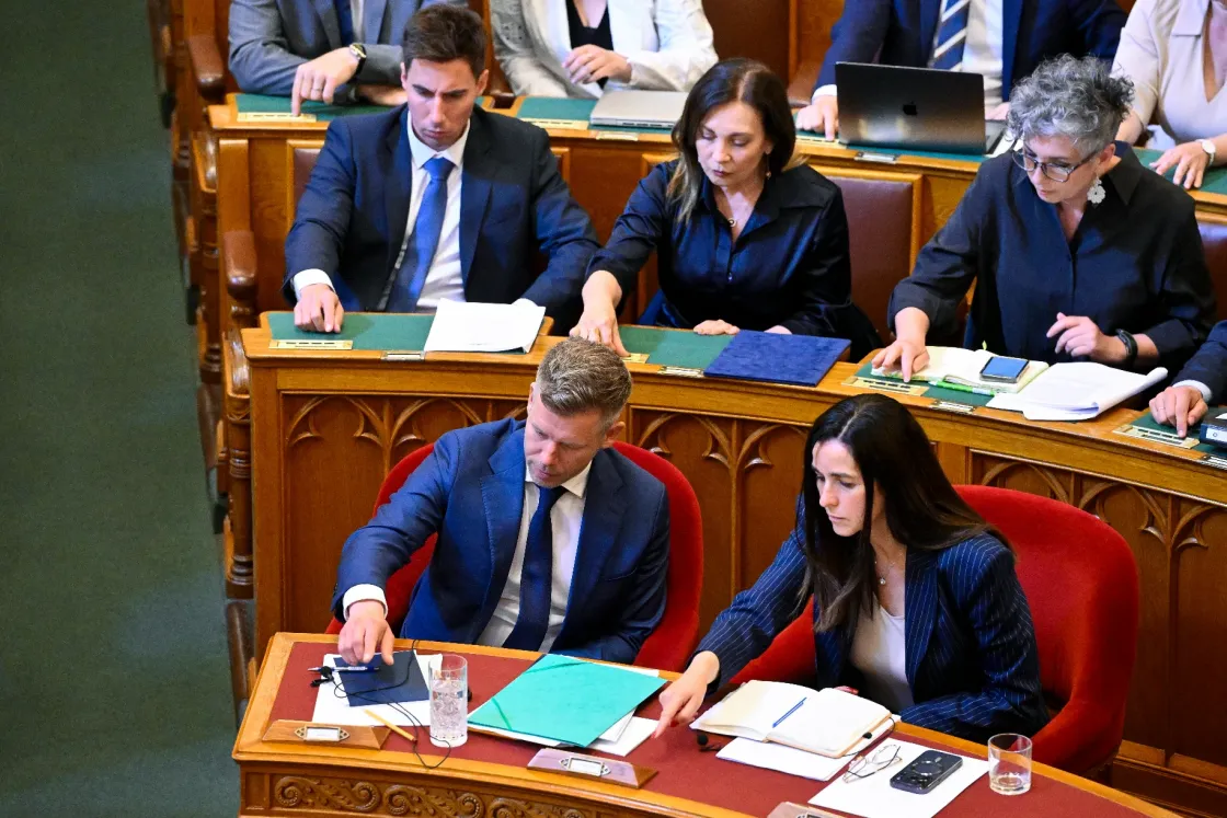 Magyar Péterék a földbe tiporják a NER egyik kedvenc intézményét