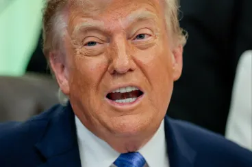 Trump szerint csütörtök este nagyon keményen lecsapnak Iránra