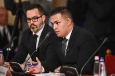 Elárulták, honnan kapott a választás után ajándék Mercedest a Tisza huszonéves képviselője