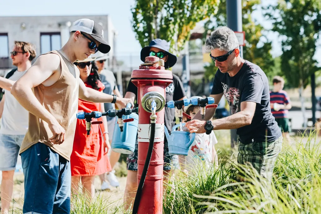 Kannára fel! – idén is a civilek segítségét kérik a fiatal fák locsolásához