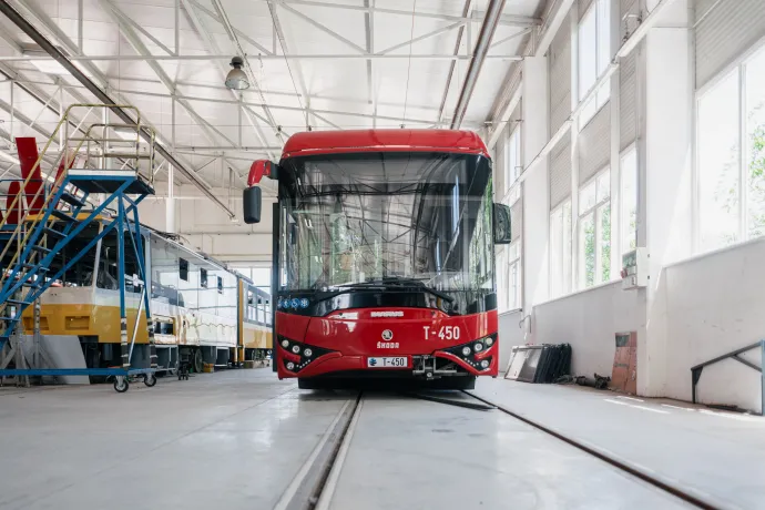Az egyik a 2013-ra beszerzett Ikarus–Škodák közül – Fotó: Bálint András / Szegeder / Telex