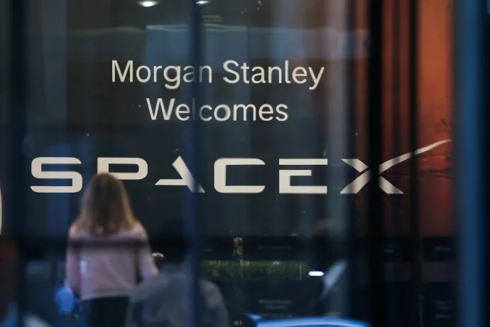 Óriási felhajtás mellett ment tőzsdére a SpaceX, Elon Musk vagyona meghaladja az ezermilliárd dollárt