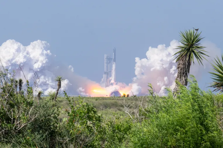 Óriási felhajtás mellett ment tőzsdére a SpaceX, Elon Musk vagyona meghaladja az ezermilliárd dollárt