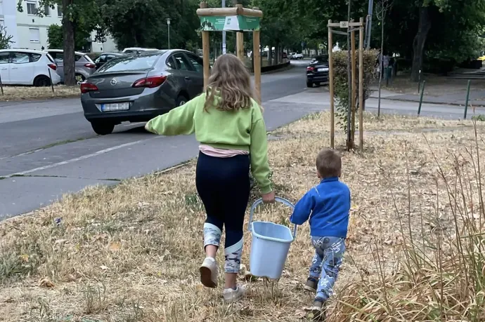 Önkéntes vízadók Budapesten – Fotó: Budapesti Közművek Kommunikációs Igazgatósága