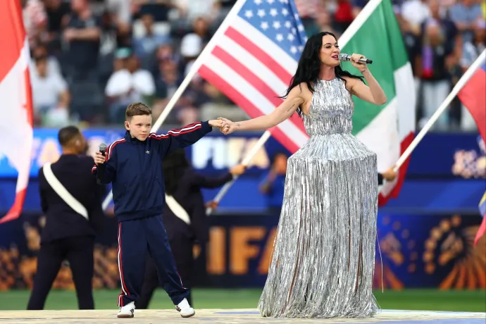Katy Perry és egy tízéves norvég kisfiú előadásával indult a foci-vb Amerikában