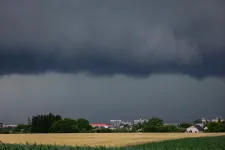 Záporok, zivatarok, erős széllökések – ezt kapjuk a nyakunkba a hétvégén