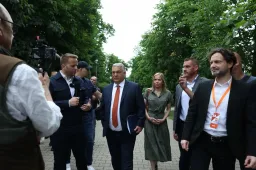 Orbán Viktor marad a Fidesz elnöke, csak nyolcan nem szavaztak rá