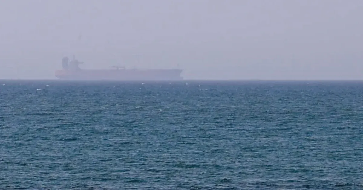 Strait of Hormuz Oil Shipping: Trump Claims and Geopolitical Uncertainty