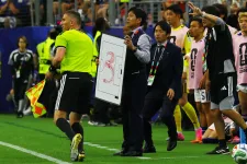 Mágikus táblát mutatott fel a japán kapitány, és jött az egyenlítés a hollandok ellen