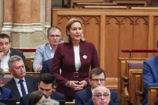 Marad a rezsicsökkentés? – kérdezte Vitályos Eszter Kapitány Istvántól, aztán elfogadta a miniszter válaszát