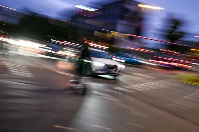 Egy rendőr orra előtt esett el az e-rollerrel: 1,8 millió forintos büntetést kapott és a jogsi is ugrott másfél évre