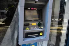 Tovább erősödött a forint, 350 alá is benézett hétfőn az euró árfolyama