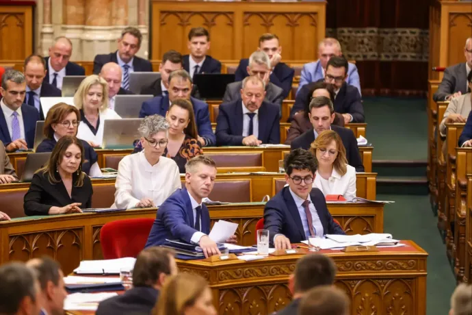 Hungarian Parliament adopts amendment to Fundamental Law which prevents Viktor Orbán from ever being PM again