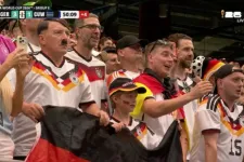 Tényleg volt egy Hitler-hasonmás a német szurkolók között a Curaçao elleni vb-meccsen?