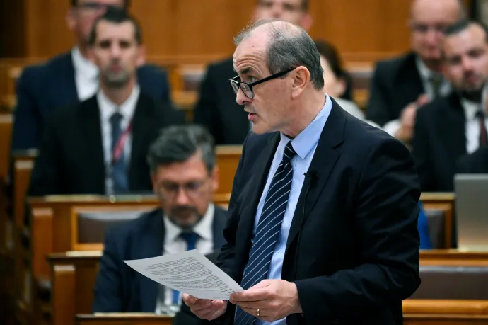 Hegedűs minisztériuma módosítaná a titkos örökbefogadáshoz kötődő egészségügyi adatkezelést