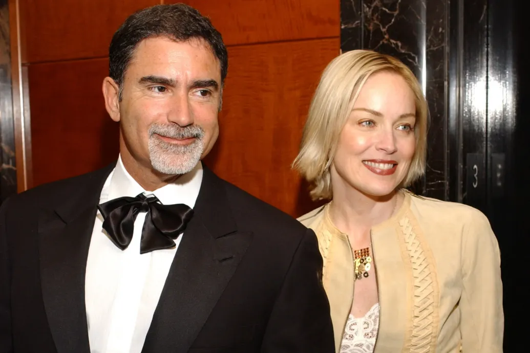 Sharon Stone csak meg akarta lepni a férjét. A férfi lábának egy darabja bánta