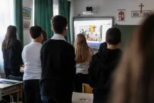 Elitiskolák, egyházi iskolák, út szélén hagyott lemaradók: konfliktusok közt egyensúlyoz az új oktatási miniszter