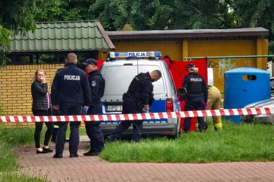 Öt lövéssel meggyilkoltak egy ellenzéki orosz karikaturistát Lengyelországban